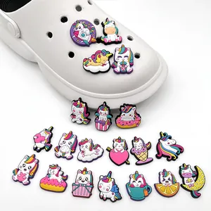 Set di ciondoli per scarpe unicorno in PVC per zoccoli con disegni a cartoni