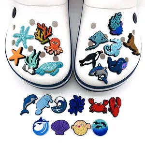 Lot de 21 breloques de chaussures thème océan pour sabots avec décorations en PVC de requin