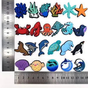 Lot de 23 breloques pour chaussures en PVC thème marin avec corail et animaux marins