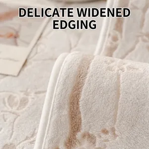 Housse de canapé épaisse en velours de lait crème avec motif floral et bordure large