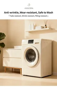 Détail de la housse de canapé en flanelle: tissu lavable, infroissable et résistant