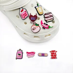 Set de 11 adornos de PVC Bookish Smut para zapatos con diseños de libros y café