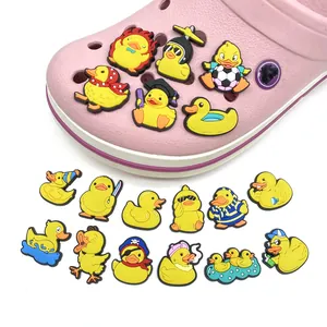 Niedliche gelbe Enten-Schuhstecker-Set für Clogs mit verschiedenen PVC-Motiv-Buttons