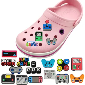 Set di ciondoli per scarpe clogs console gioco con gamepad retrò e pulsanti di gioco