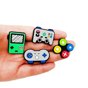 Set di ciondoli in PVC per scarpe tema console retro con controller classici per zoccoli