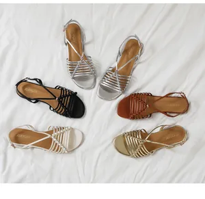 Sandalias planas de gladiador con tiras en cinco colores incluyendo dorado plata y negro
