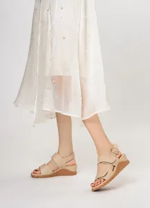 Tragefoto der Damen Keilsandaletten im Boho-Stil mit Klettverschluss und Plateausohle