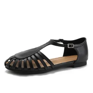 Klassieke zwarte geweven platte Romeinse sandalen voor dames met T-strap gespsluiting