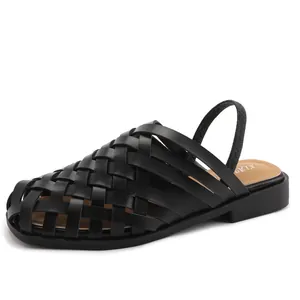Sandalias artesanales tejidas para mujer con punta cerrada y correas elásticas negras