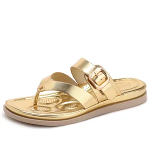 Chanclas de plataforma doradas para mujer con tiras metálicas y hebillas ajustables verano