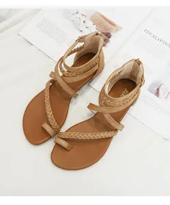 Vue de dessus des sandales compensées marron style gladiateur avec lanières et zip arrière