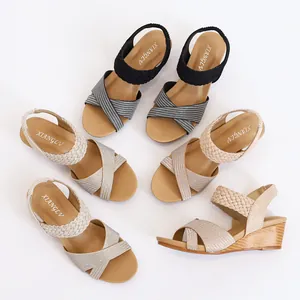 Sandales compensées pour femmes avec brides croisées pailletées et bride cheville tressée