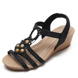 Sandalias bohemias de cuña para mujer con correas trenzadas y cuentas vintage negras