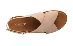 Vista superior de sandalias de plataforma beige con correas cruzadas y tira de talón ajustable