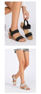 Detalle de las tiras con strass y suelas de cuña efecto madera en estas sandalias de verano