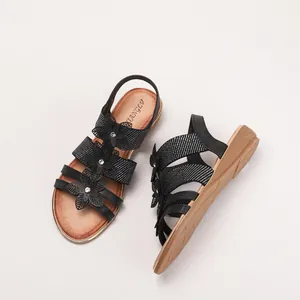 Sandales bohèmes noires à talons compensés pour femmes avec fleurs et brides croisées