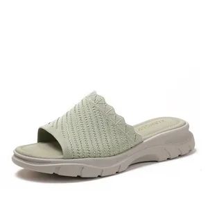 Hellgrüne Damen-Keilsandaletten aus Fly-Knit mit rutschfester Sohle und Strass-Dekor