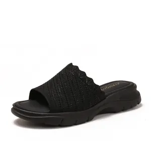Damen Keilsandaletten in Schwarz mit gewelltem Strickmuster und rutschfester Sohle