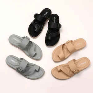 Sandali con zeppa da donna in nero, grigio e beige con suola morbida e design minimalista