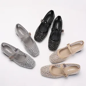 Scarpe Mary Jane piatte in mesh con strass nei colori nero, grigio e beige