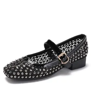 Ballerine Mary Jane in mesh nero con borchie argento e cinturino in vernice