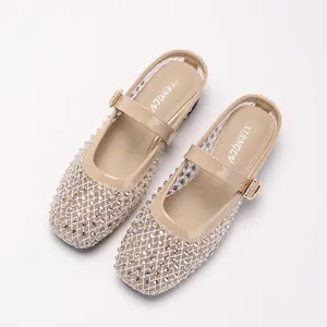 Ballerines Mary Jane en maille beige avec strass brillants et bride à boucle