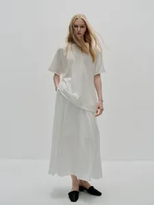 Minimalist ivory white elastic waist pleated skirt and loose t-shirt fashion set