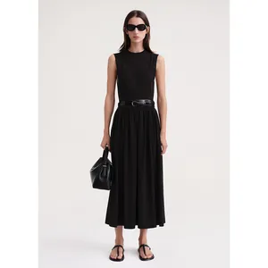 Robe midi noire sans manches minimaliste avec ceinture assortie pour femmes en été