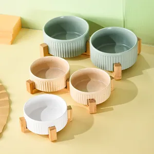Keramik-Napf-Set mit vertikalen Streifen und Holzständern für Katzen und Hunde