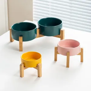 Keramische voerbakset met verhoogde bamboe standaard voor katten en kleine honden in modern design