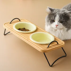Gamelles doubles en céramique pour chats avec support en bois et poignées métalliques