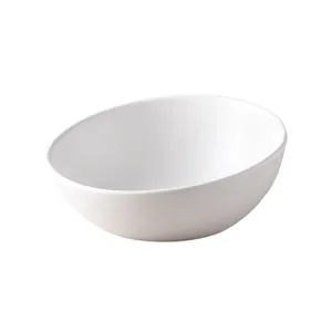 Minimalistischer Keramik-Napf in Weiß mit geneigtem Design zum Schutz der Nackenwirbel
