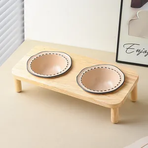 Cuencos dobles de cerámica con soporte de madera maciza, bordes ondulados y puntos negros