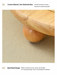 Detalle del soporte de bambú para cuencos con veta de madera y pies antideslizantes