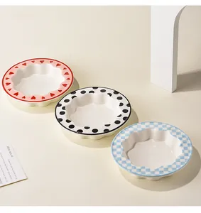 Keramik-Haustiernäpfe mit Wellenrand in Herz-, Punkt- und Karomuster-Designs