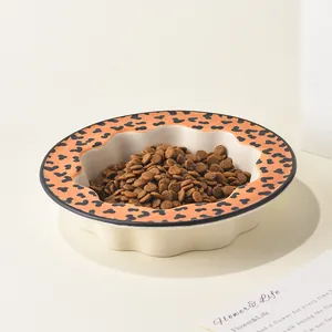 Bol créatif en céramique pour animaux avec bords ondulés et motif léopard chic