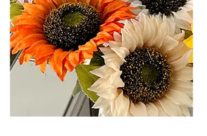 Primer plano de girasoles de seda realistas en naranja oscuro y crema con detalles