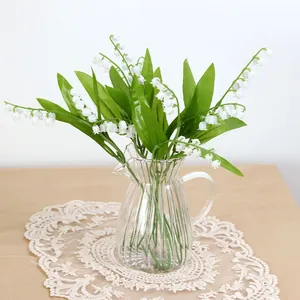 Mazzo di Mughetti Artificiali Fiori a Campanella Bianchi Foglie Verdi in Plastica per Decorazione Tavolo Casa Matrimonio Festa Oggetti di Scena