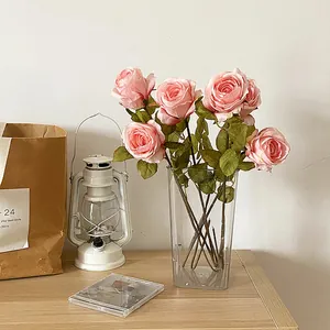 Rosas artificiales vintage rosa con borde quemado en jarrón para decoración de hogar y boda