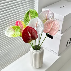 3D-geprinte kunstmatige anthurium bloemen in witte keramische vaas voor decoratie
