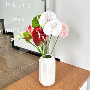 Natuurgetrouw 3D-anthuriumboeket in een witte vaas voor moderne huisdecoratie