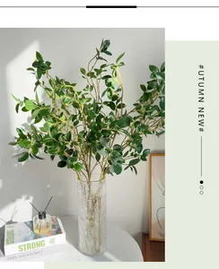 Feuilles de banian artificielles dans un vase en verre pour une décoration d'intérieur