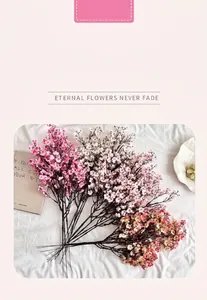 Detalle de flores de seda de paniculata rosa y blanco para decoración de bodas