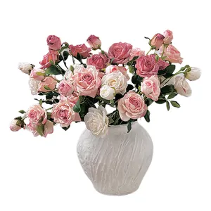 Rosas artificiales vintage de 3 cabezas en jarrón de cerámica para decorar el hogar