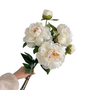 Bouquet de pivoines artificielles blanches réalistes avec fleurs et feuilles de soie