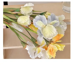 Vue détaillée de fleurs d'iris artificielles style peinture à l'huile texturée