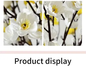 Detalle macro de flores de ciruelo blancas artificiales con textura de tela y estambres