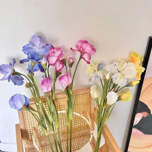 Fleurs d'iris artificielles bleues et blanches pour une décoration florale élégante