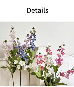 Detailansicht bunter künstlicher Jasminblüten mit naturgetreuen Seidenblütenblättern und Blättern