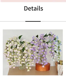 Primer plano de flores artificiales colgantes de lirio de los valles para decoración